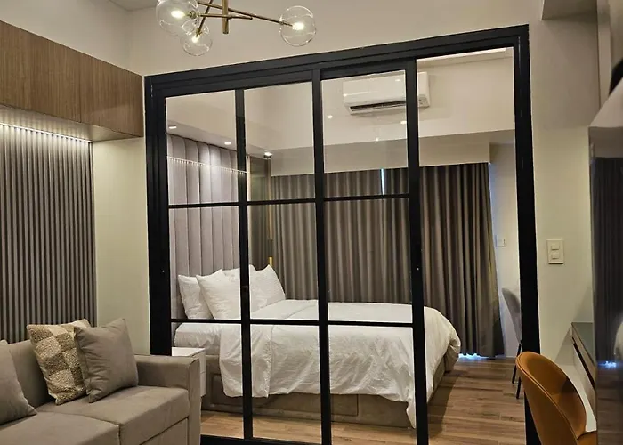 Luxury Apartment At Park Mckinley West Two Units * Manille