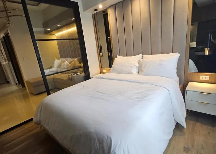 Luxury Apartment At Park Mckinley West Two Units Appartement Manille