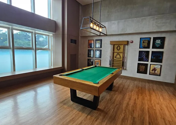 Luxury Apartment At Park Mckinley West Two Units * Manille