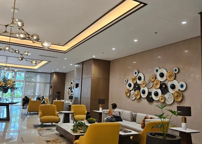 Luxury Apartment At Park Mckinley West Two Units * Manille